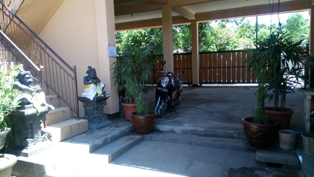 Puji Homestay Mataram Eksteriør billede