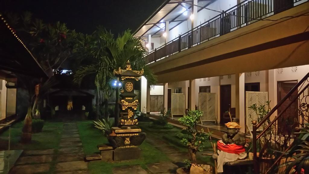 Puji Homestay Mataram Eksteriør billede