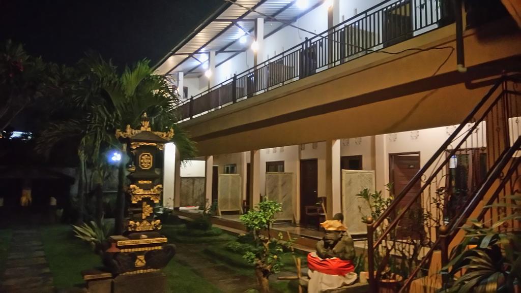Puji Homestay Mataram Eksteriør billede
