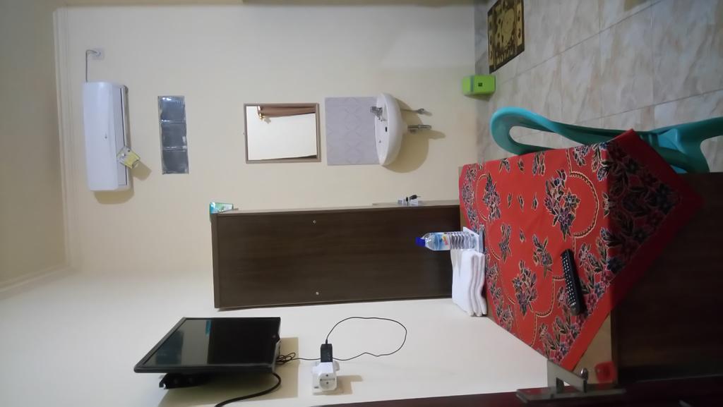 Puji Homestay Mataram Eksteriør billede