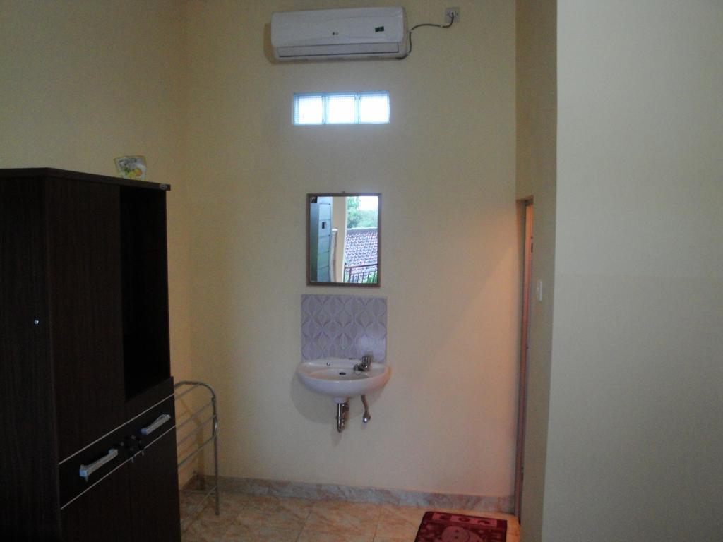 Puji Homestay Mataram Eksteriør billede